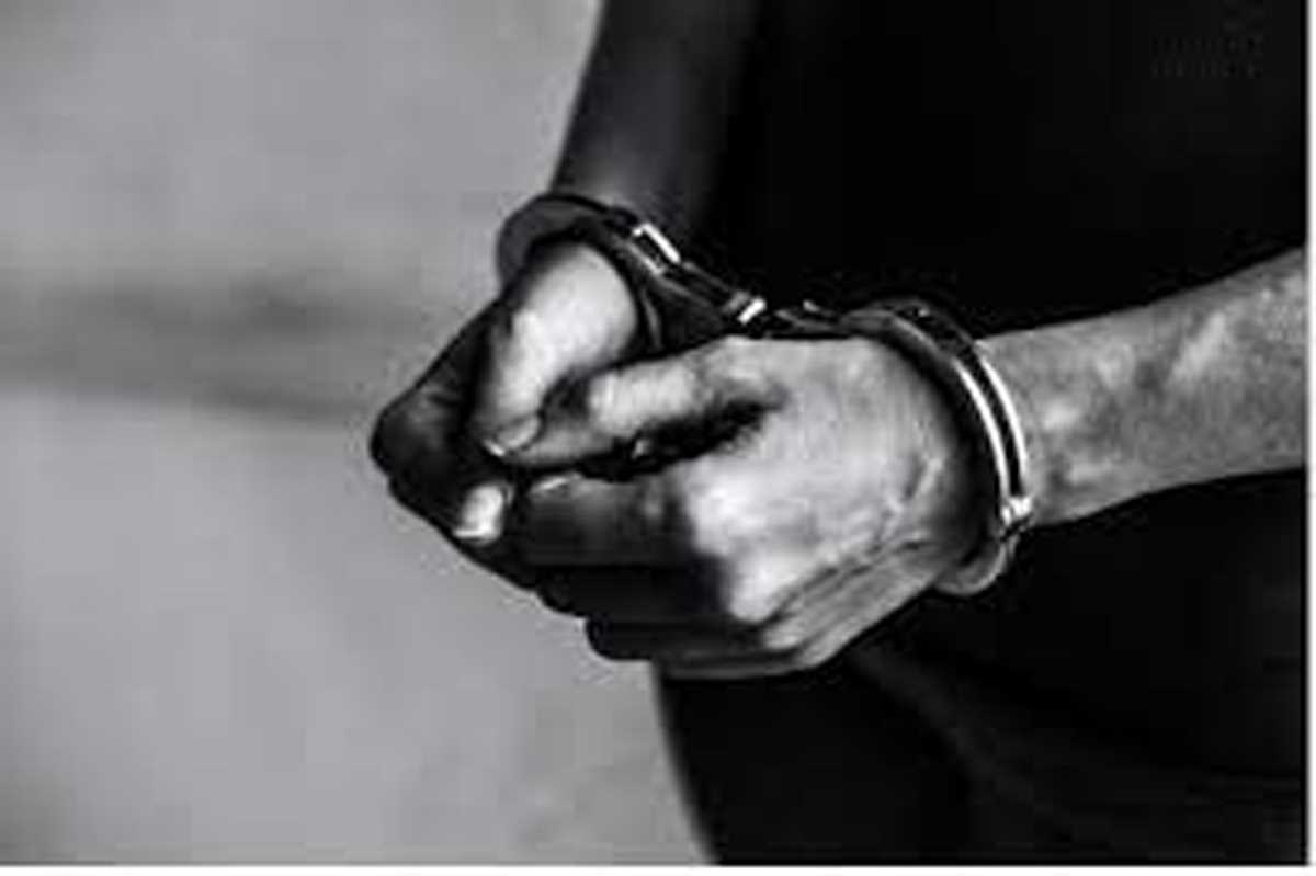 आठ साल के बच्चे का अपहरण, पांच लाख की फिरौती मांगी, पुलिस की गिरफ्त में चार आरोपी आठ साल के बच्चे का अपहरण, पांच लाख की फिरौती मांगी, पुलिस की गिरफ्त में चार आरोपी